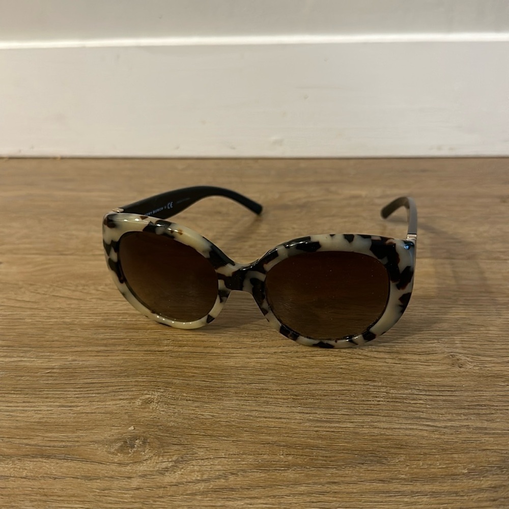 Tory Burch brand new sunglasses /black / tort